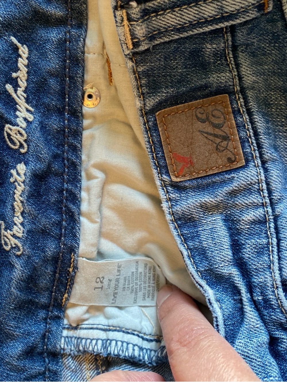 American Eagle Women's Medium Blue Favorite Boyfriend Jeans Size 12 Long - Picture 4 of 4